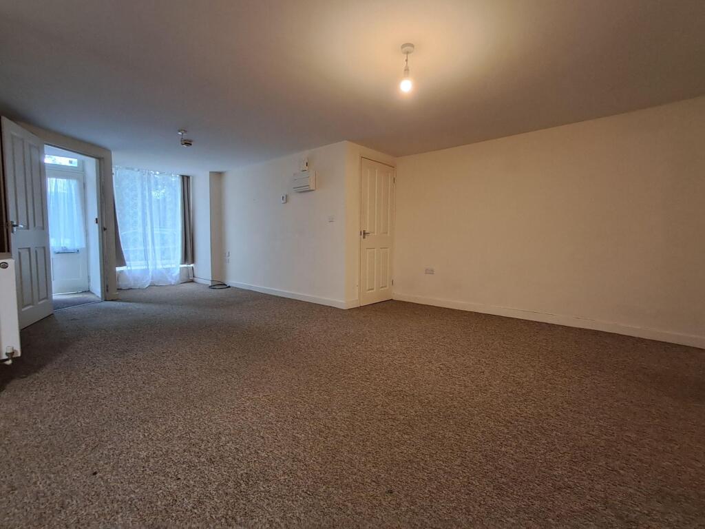 Apartment in Pembroke Dock, Pembrokeshire - View 4