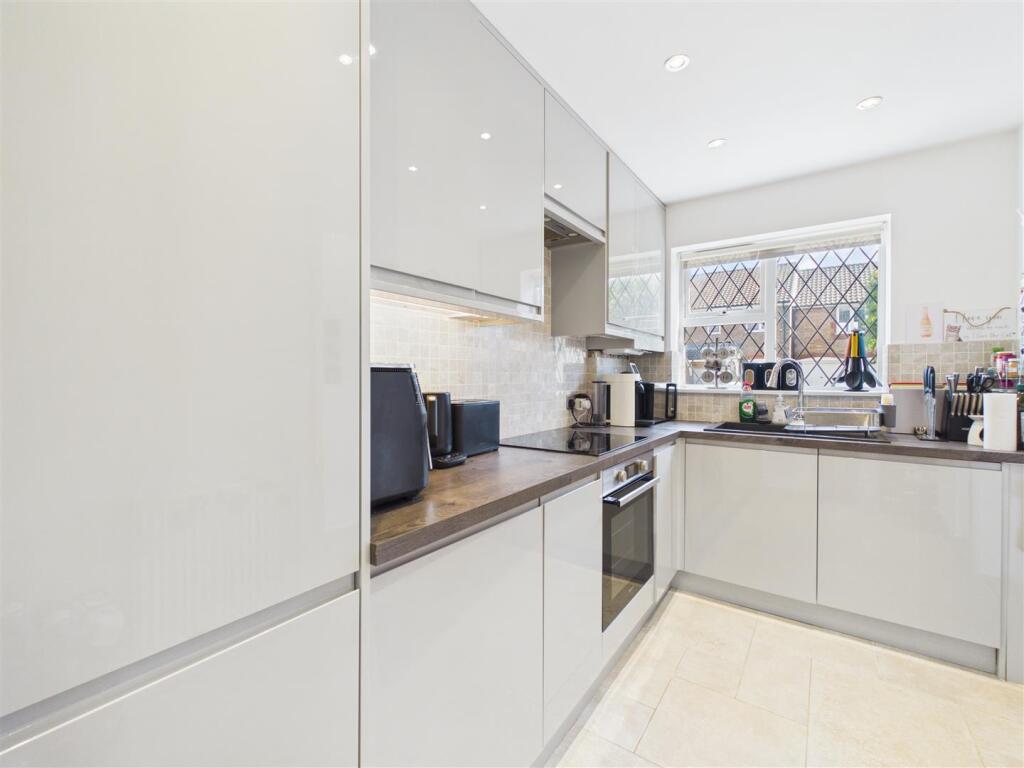 House in Kingston upon Thames - More
