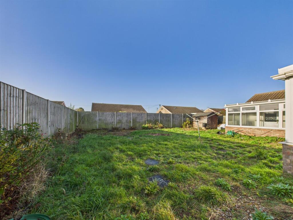 Winchester Drive, Mablethorpe photo 2