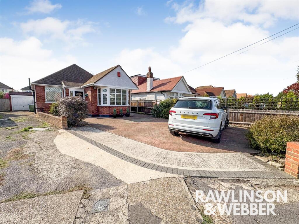 3-bed detached on Third Close, West Molesey, £730,000