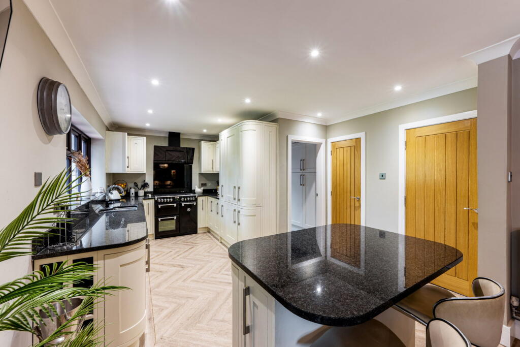 House in South Staffordshire, Great Wyrley - More