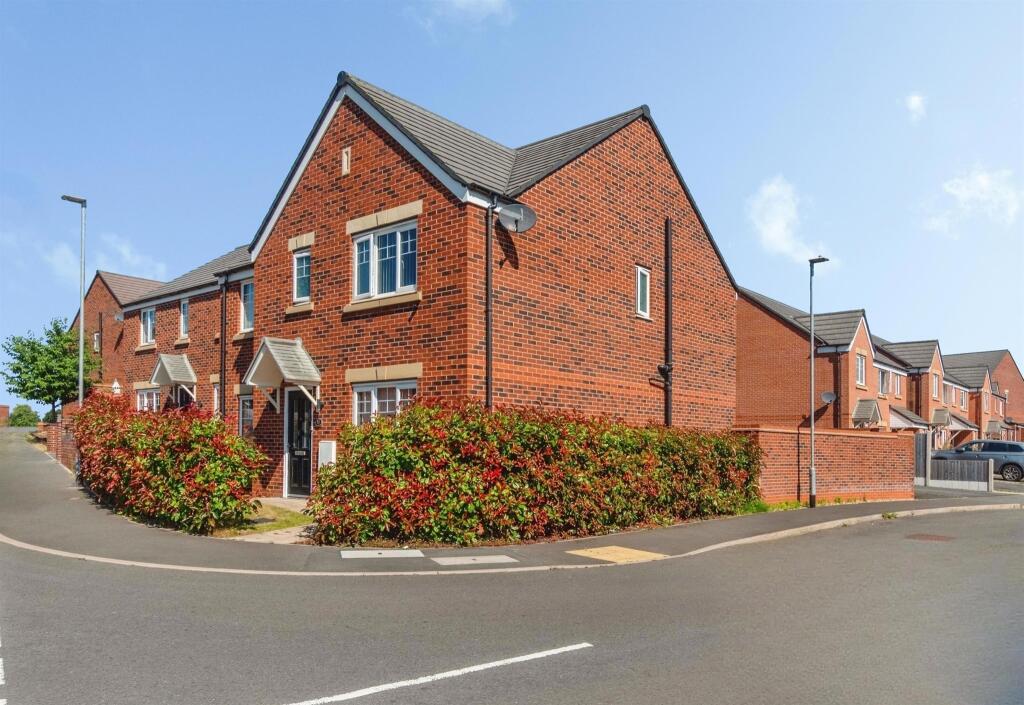 Rosefinch Drive, Norton Canes, CANNOCK photo 2