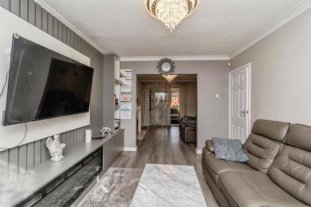 House in Wolverhampton, Claregate, Stockwell End - View 5