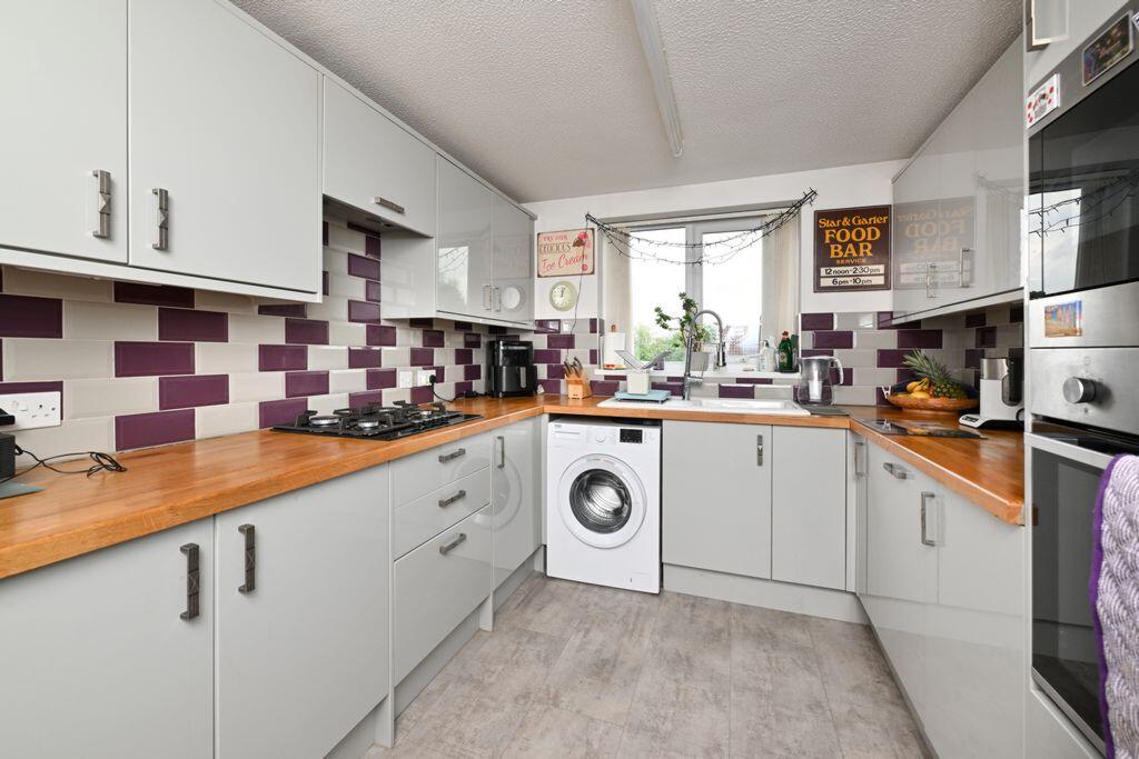 Low Valley Close, Ketley, TF1 photo 2