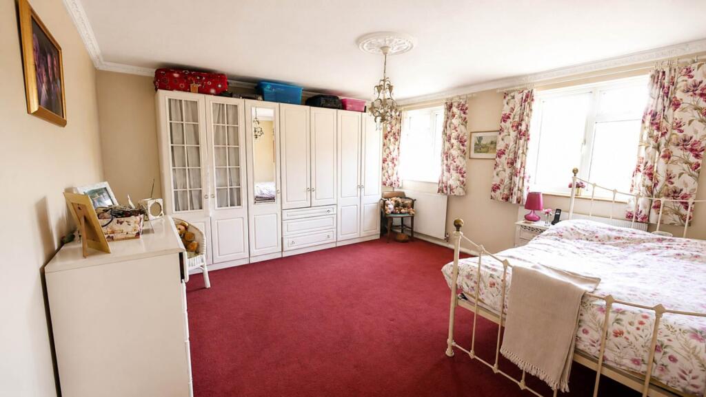 House in Hatfield, Oxlease - More