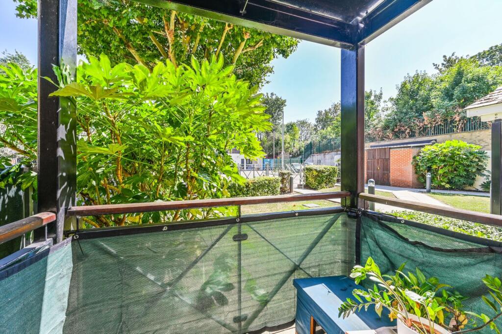 Apartment in London - More