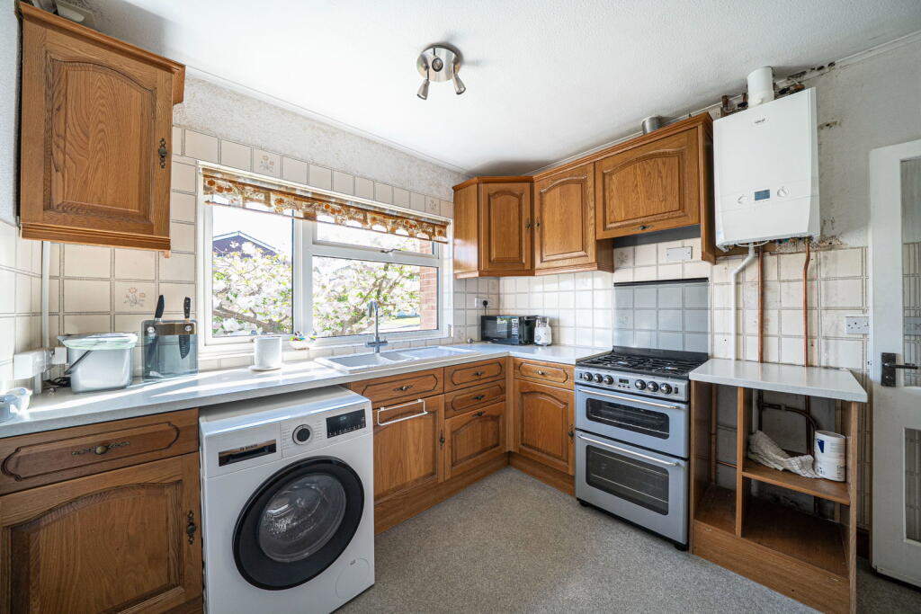 Blackwater Close, Oakley, Basingstoke, RG23 7AS photo 4