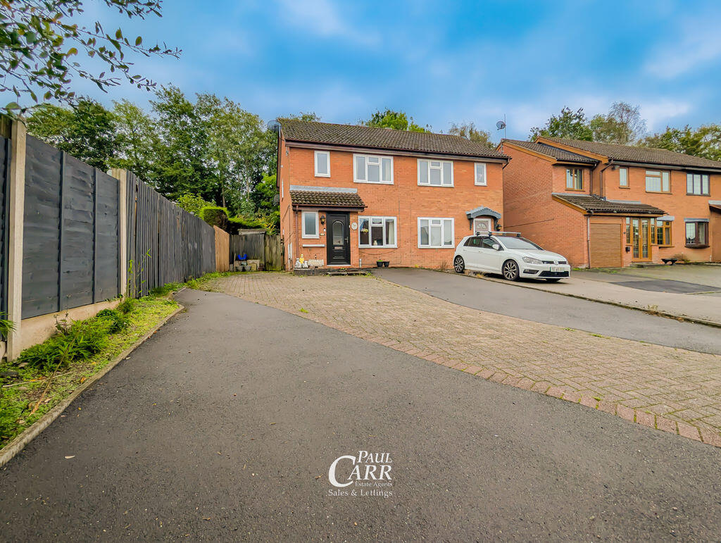 3-bed semi-detached on Kensington Place, Heath Hayes, £240,000