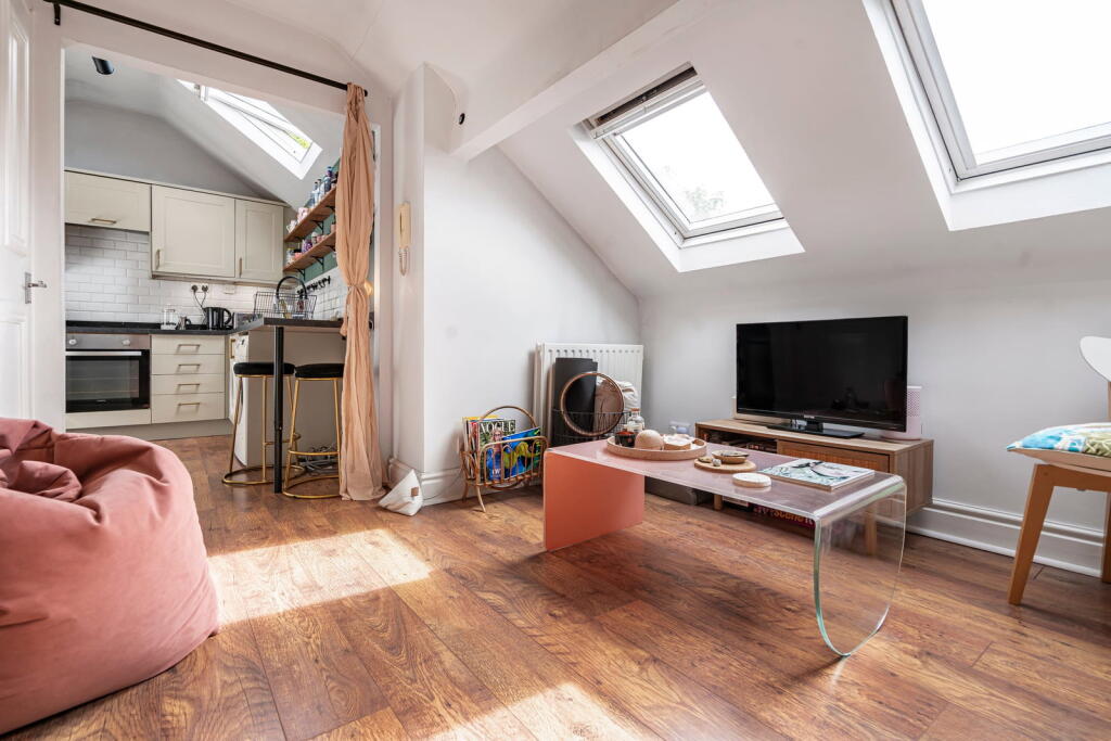 Apartment in Stockport, Heaton Chapel - More