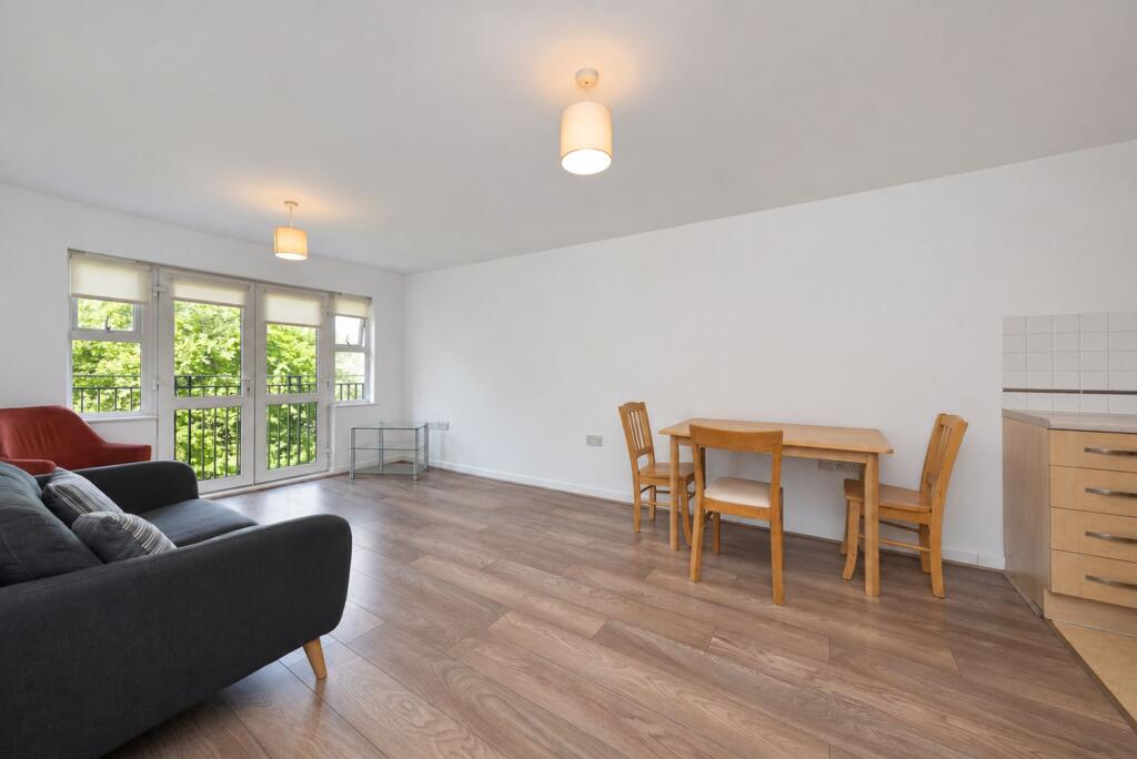 Apartment in Watford - View 2