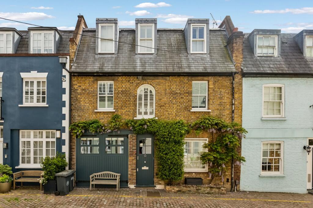 3 bedroom mews property for rent