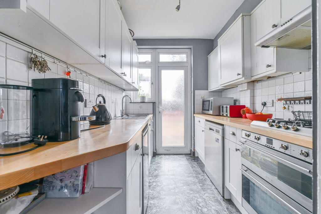 House in Sutton - View 3