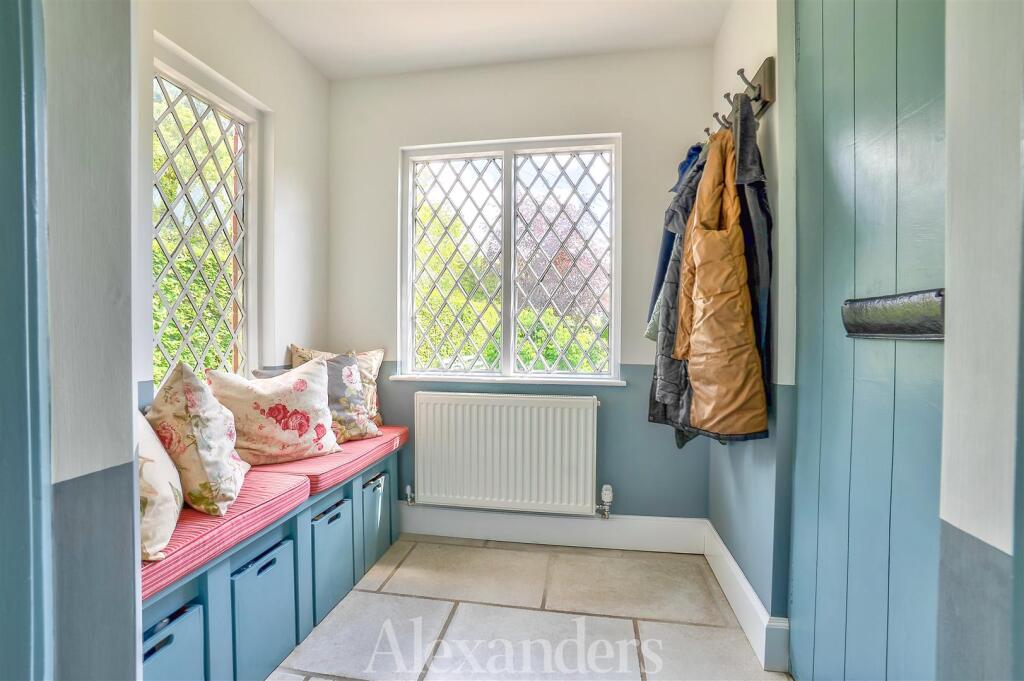 House in Blaby, Kirby Muxloe - More