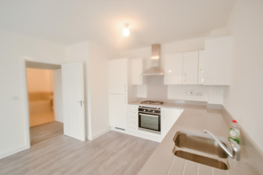 Apartment in Romford - View 3