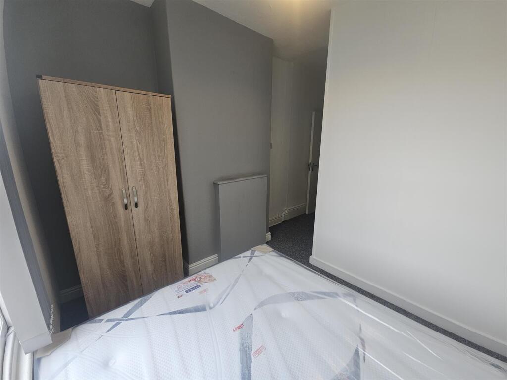 House in Hull - View 3