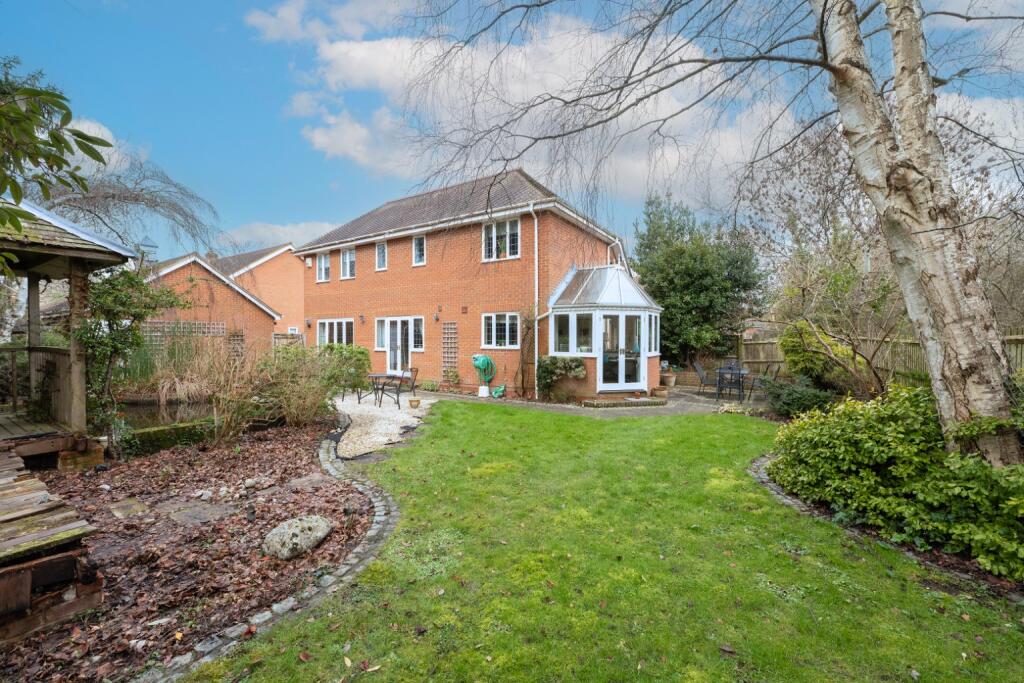 Main image of property: Sought After, Quiet Cul-de-Sac in Wendover