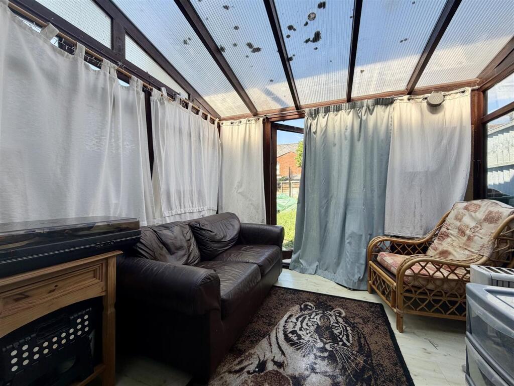House in Gloucester, Linden - View 5