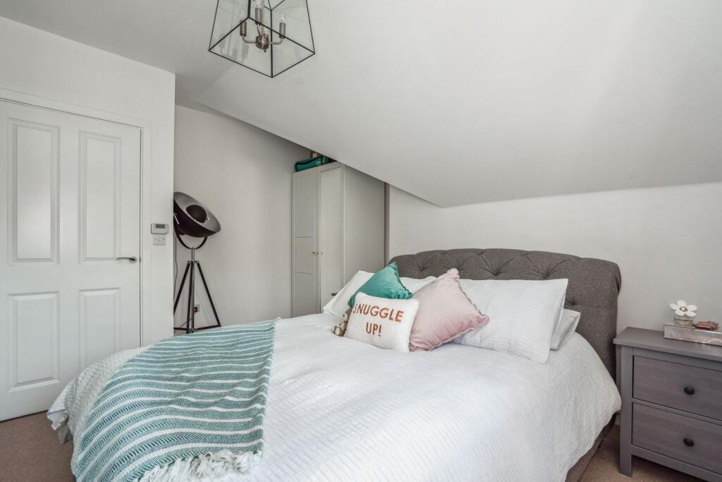 Apartment in Slough - View 5