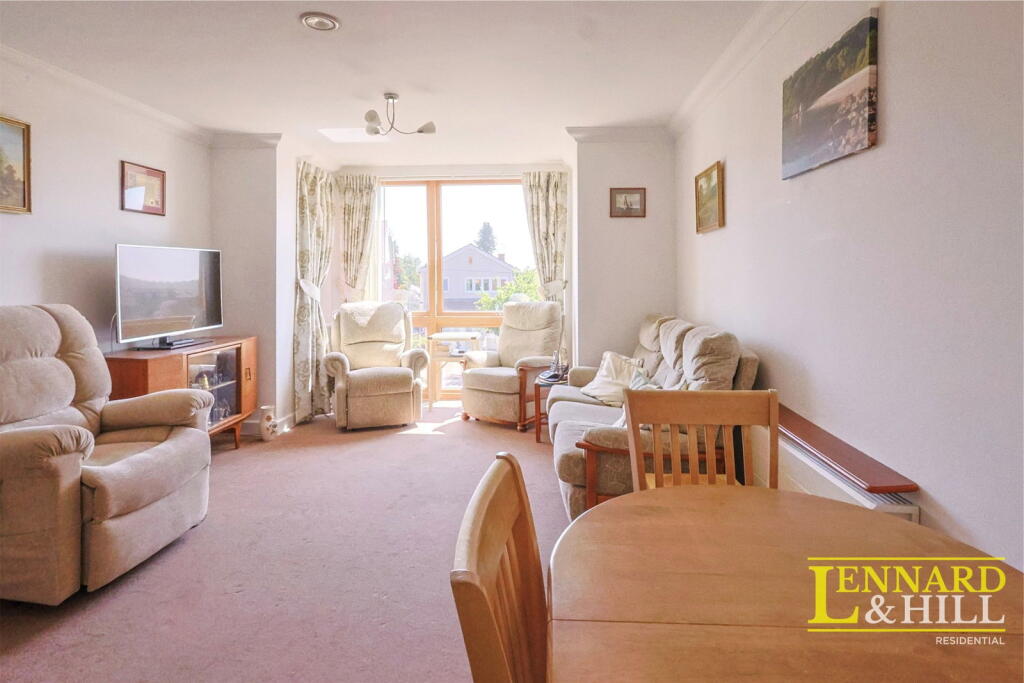Elizabeth Gardens, Long Lane, Grays, RM16 2PQ photo 3