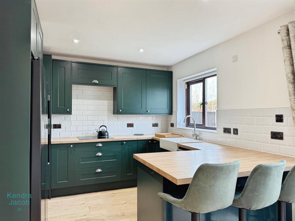 Long Lane, Carlton-In-Lindrick, Worksop photo 3