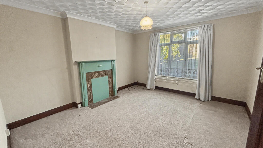 St Andrews Avenue, Colchester, Essex photo 3