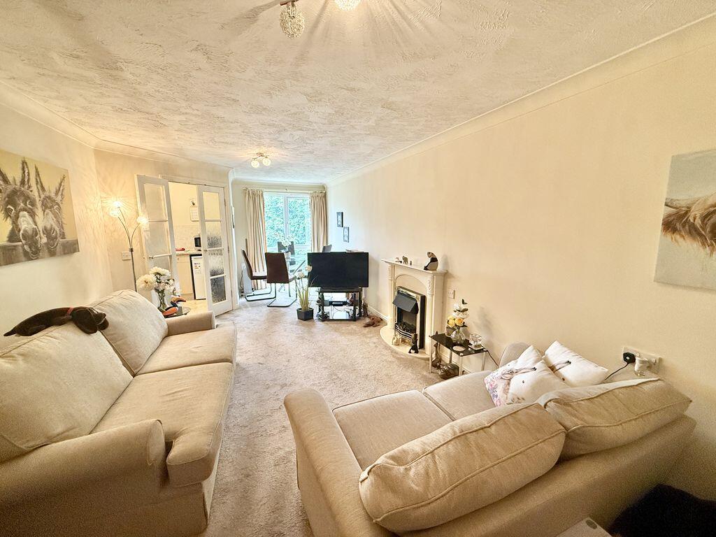 Metcalfe Court, Romiley photo 4