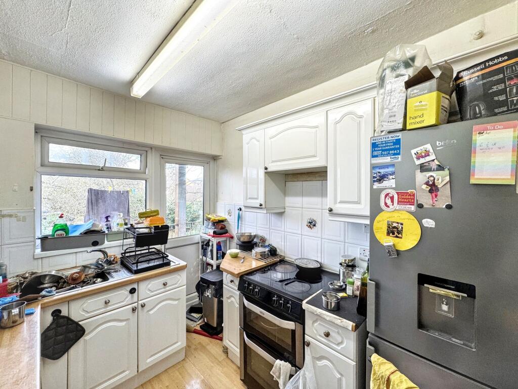 Blundell Road, Edgware, HA8 photo 2