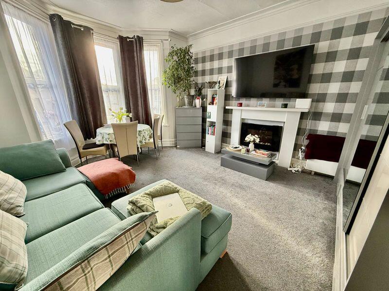 Apartment in Bournemouth, Boscombe - View 4