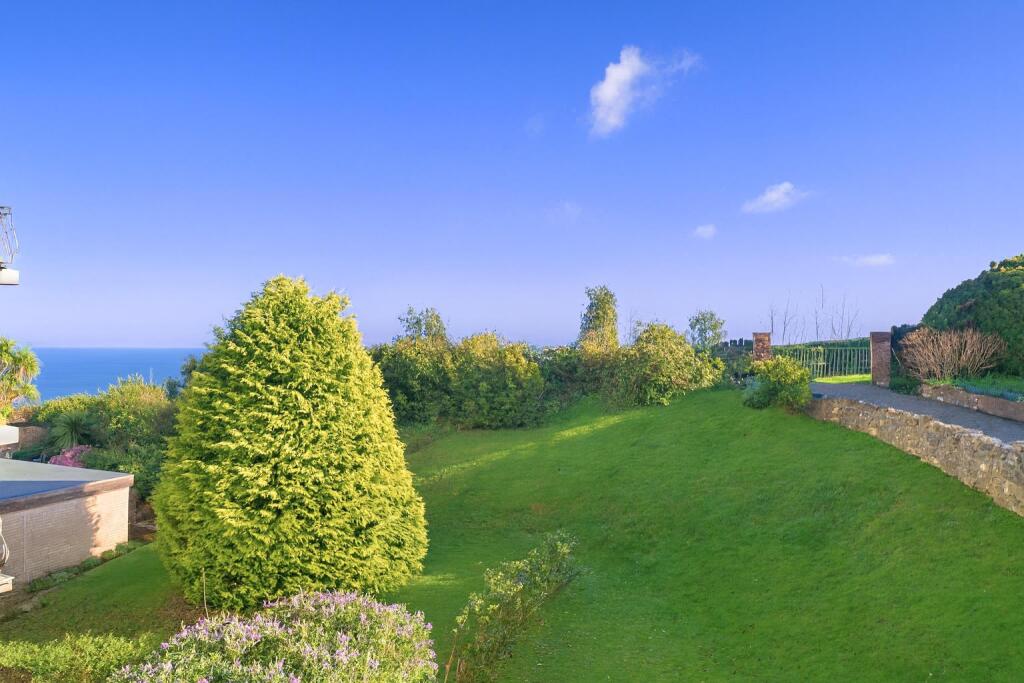 Main image of property: CHAIN FREE * SHANKLIN