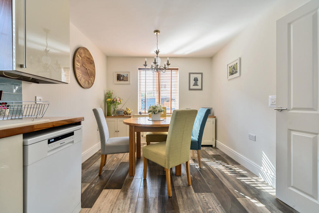 Blue Cedar Close, Yate, BS37 photo 4