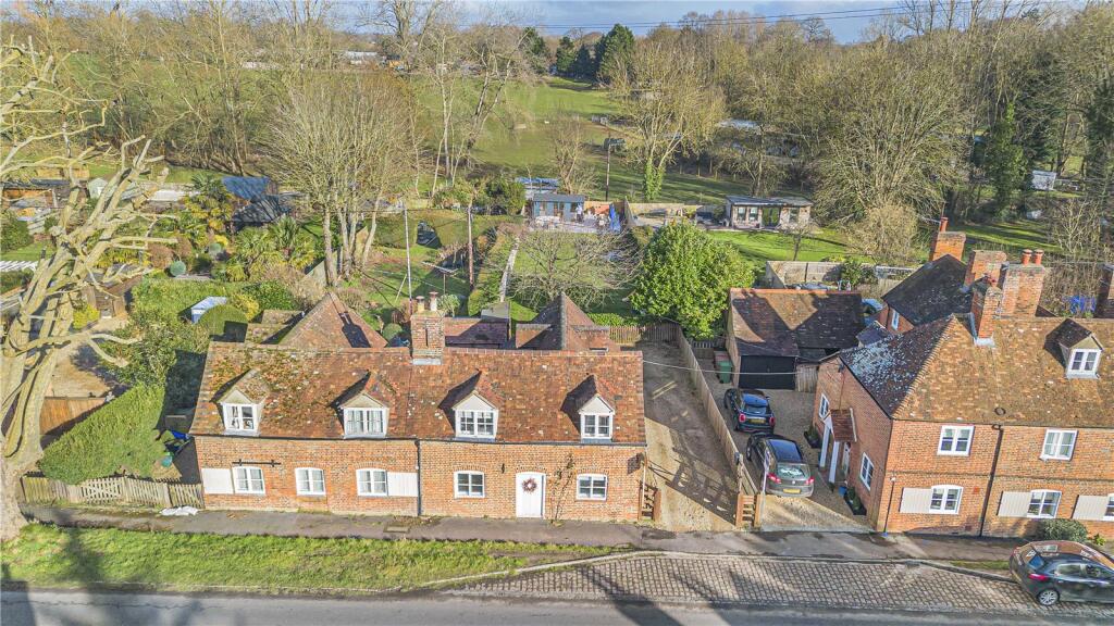3-bed semi-detached on Nuneham Courtenay, Oxford, OX44, £565,000