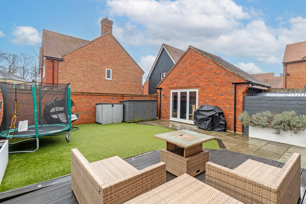 Bowlby Hill, Gilston, Harlow, Hertfordshire, CM20 photo 2