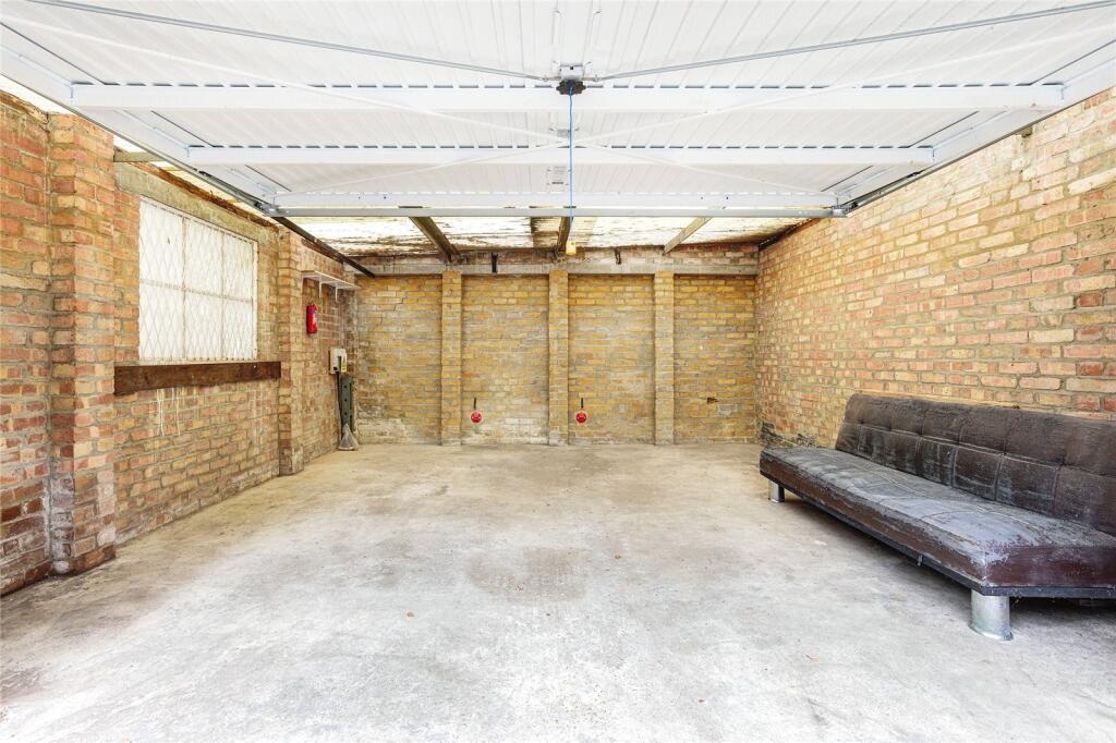 House in London - View 6
