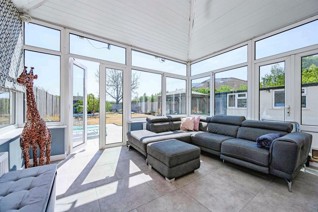 House in Three Rivers, Abbots Langley - More