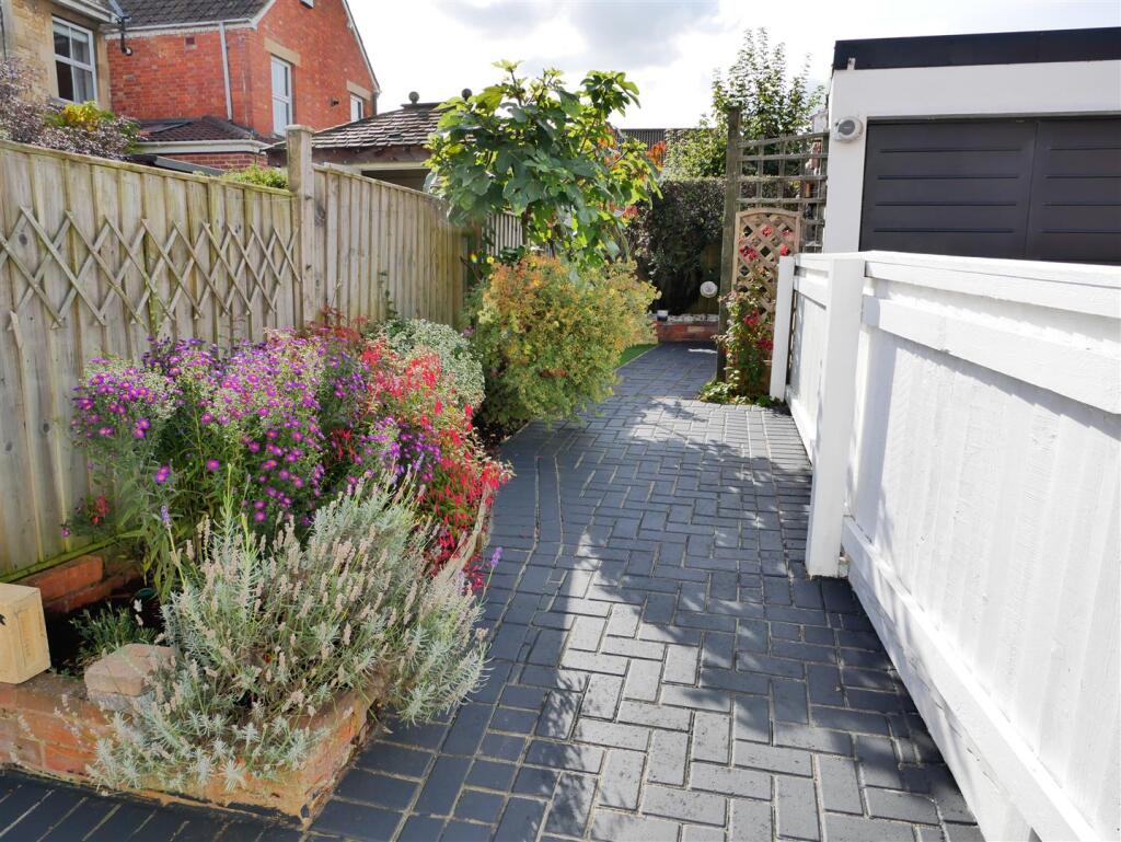 House in Swindon - View 5