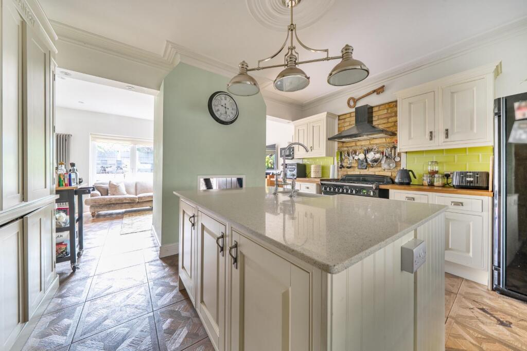 House in Southend-on-Sea - View 3