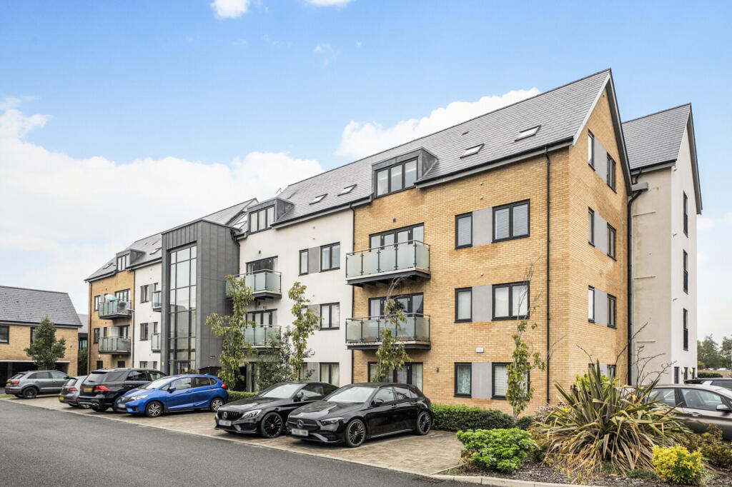 2-bed flat on Ruston Close, Reading, Berkshire, £264,500