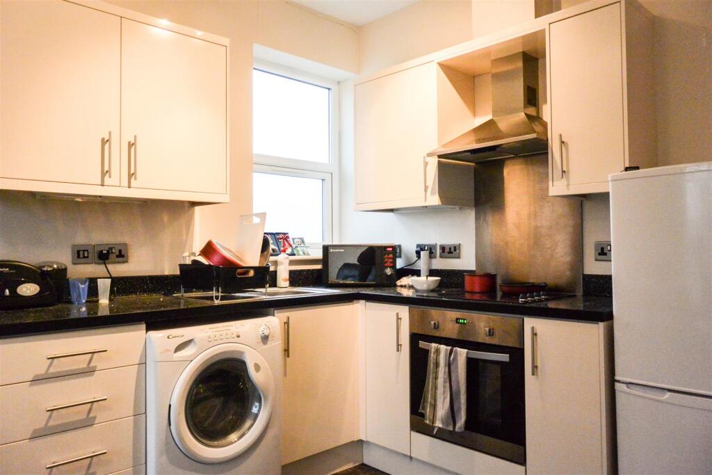 Apartment in Leeds - View 3