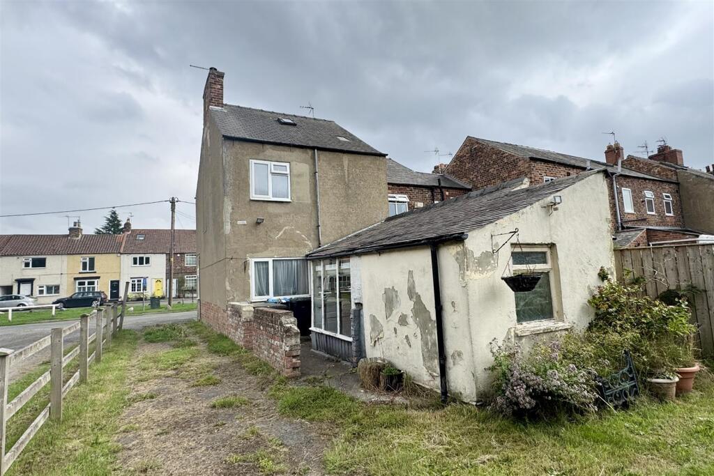 3-bed terraced on Cockpit Hill, Brompton, Northallerton, DL6 2RQ, £135,000