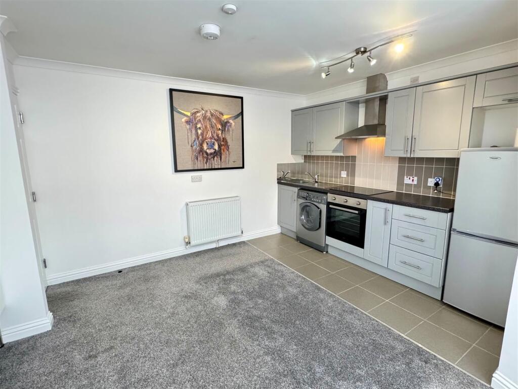 Apartment in Truro - View 3