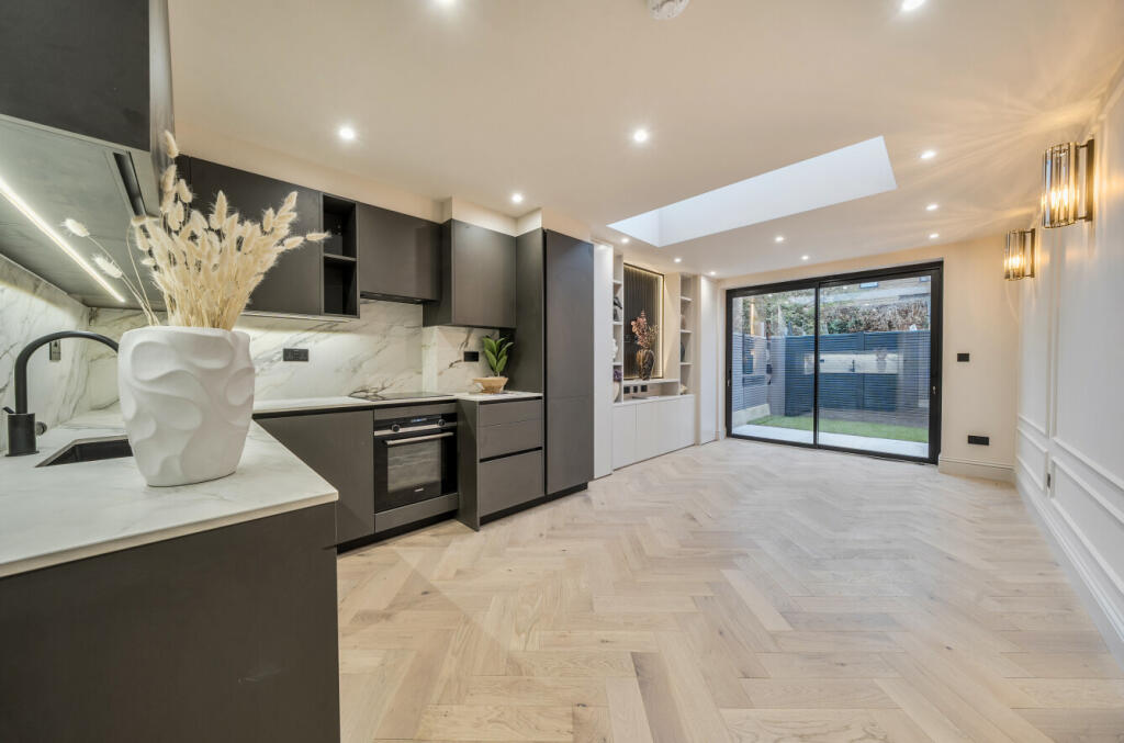 Apartment in London - View 2