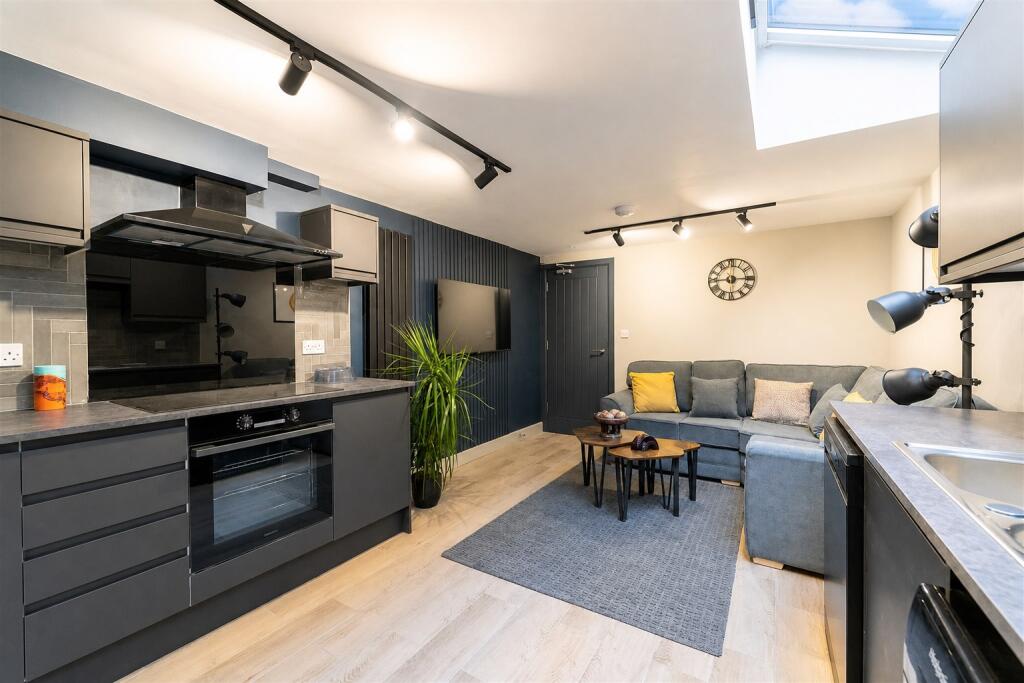 House in Birmingham - View 4