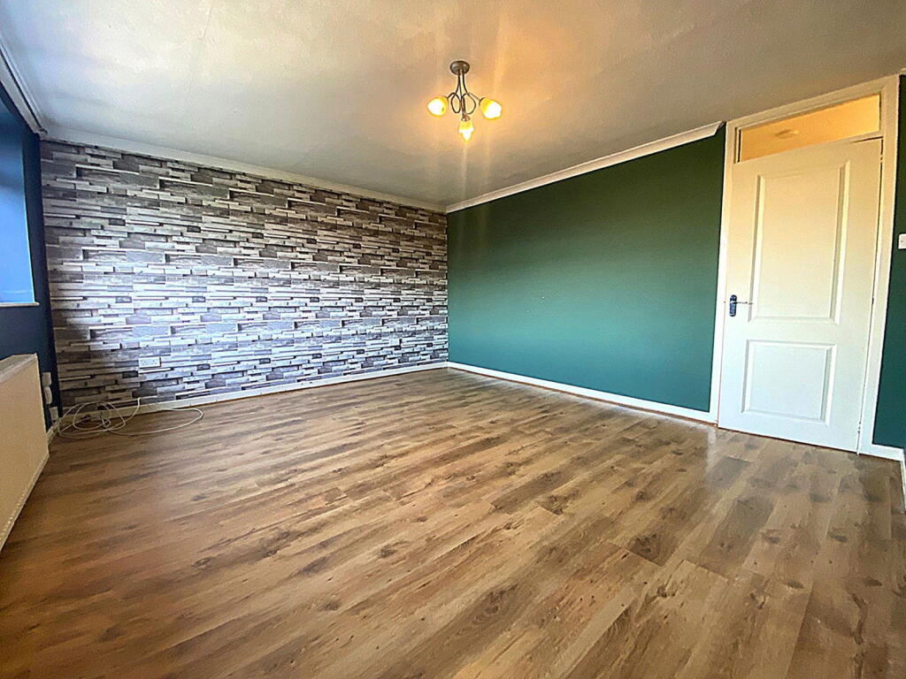38 Clevedon Road, Chadderton, Oldham, OL9 0AH photo 4