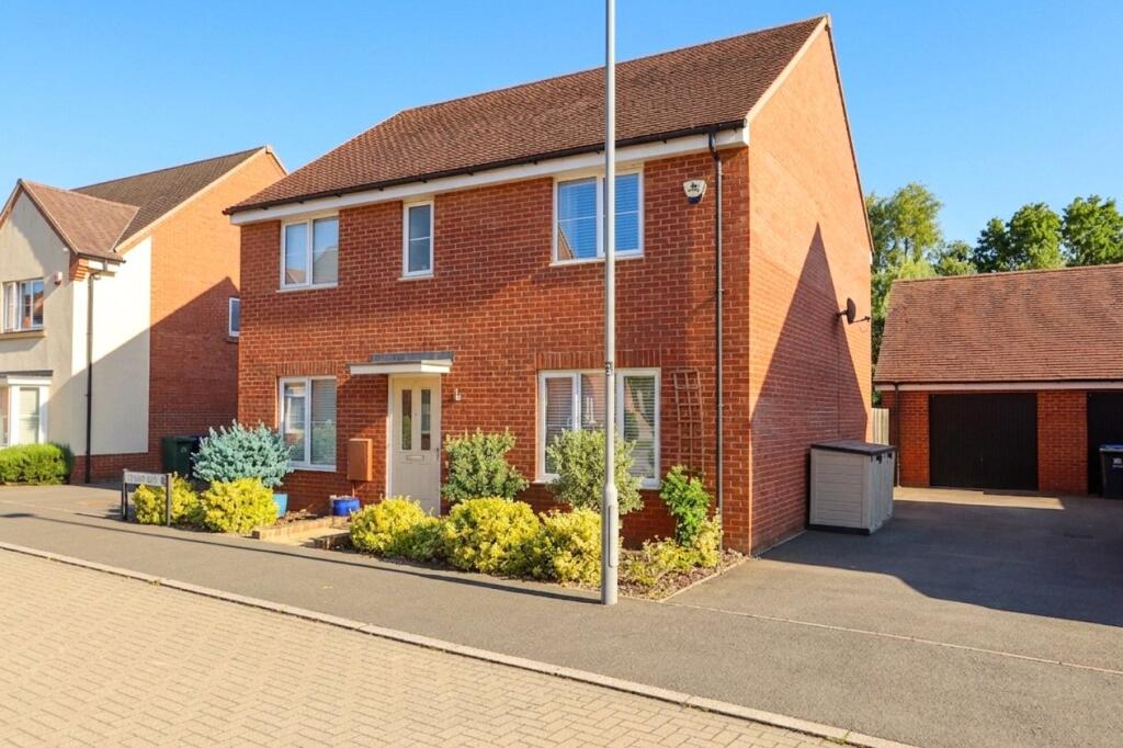 Main image of property: Calshot Drive, Kingsmead, Milton Keynes, Buckinghamshire, MK4