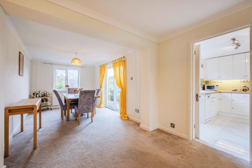 House in Wokingham, Emmbrook - View 4