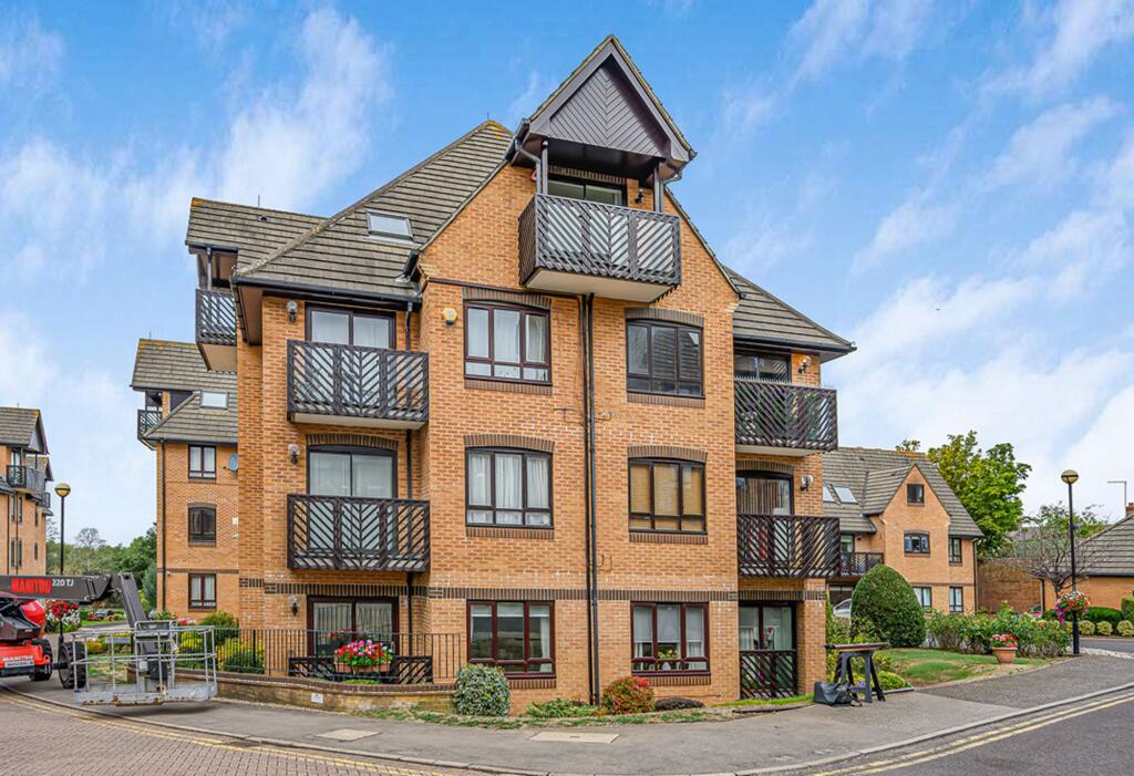 4-bed flat on Howard Lodge, Boleyn Court, IG9, £800,000