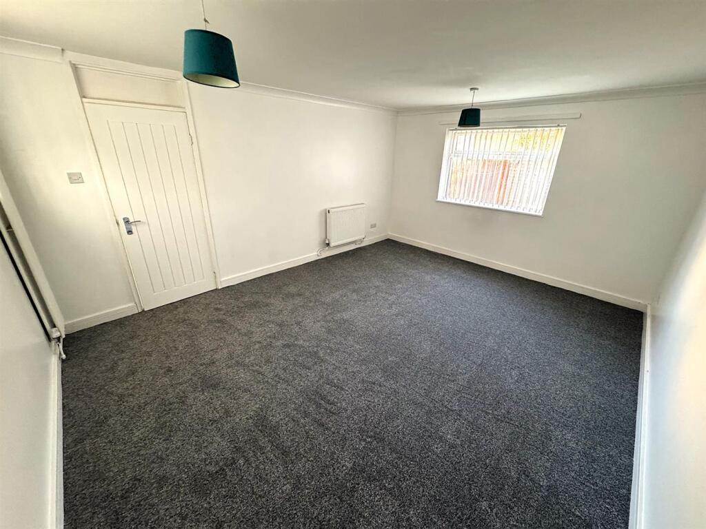 House in Northampton, North Northamptonshire - View 5