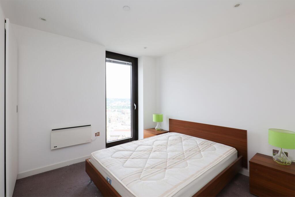 Apartment in Sheffield, South Yorkshire - More