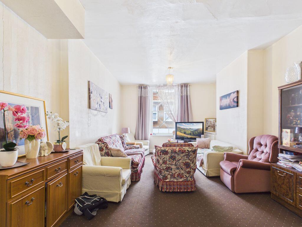 Apartment in Worcester - More