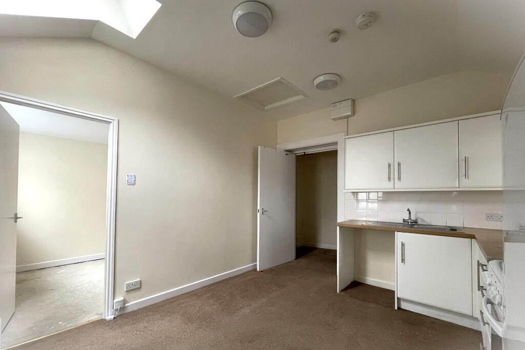 Flat 1a, 17 St. Hildas Terrace, Whitby, North Yorkshire, YO21 3AE photo 4